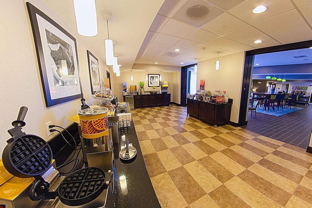 Hampton Inn Dekalb - Near The University Extérieur photo
