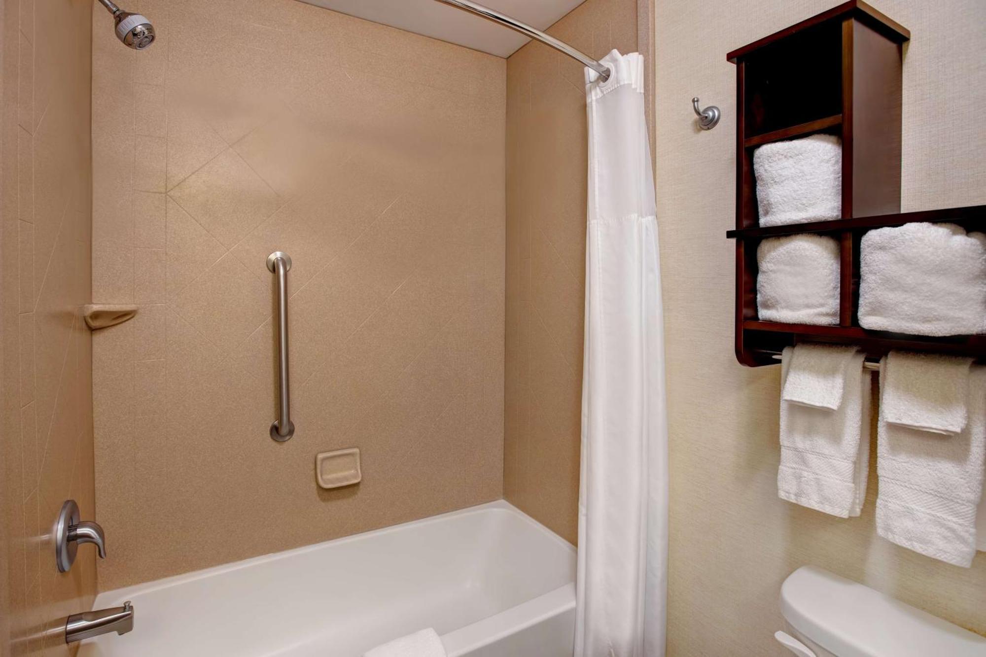 Hampton Inn Dekalb - Near The University Extérieur photo