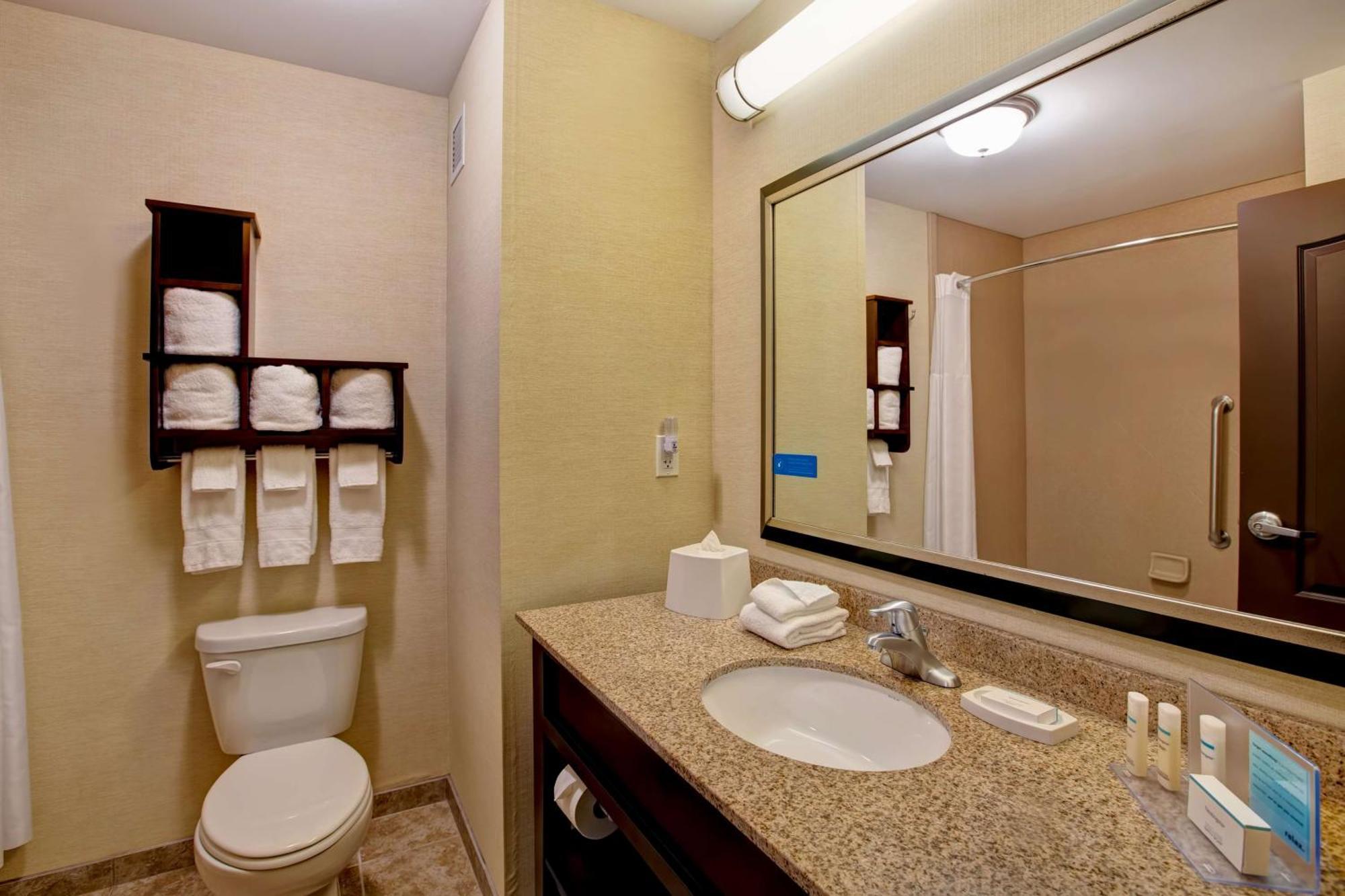 Hampton Inn Dekalb - Near The University Extérieur photo