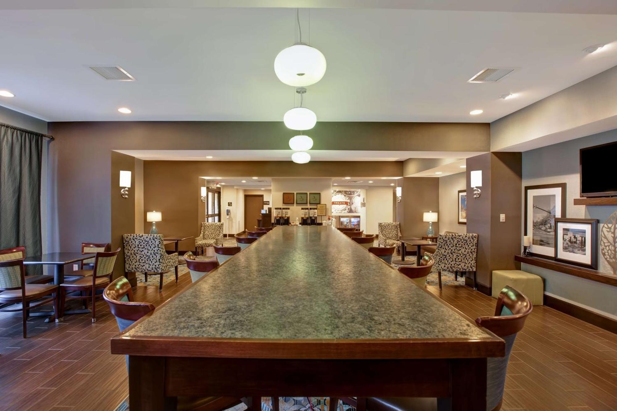 Hampton Inn Dekalb - Near The University Extérieur photo
